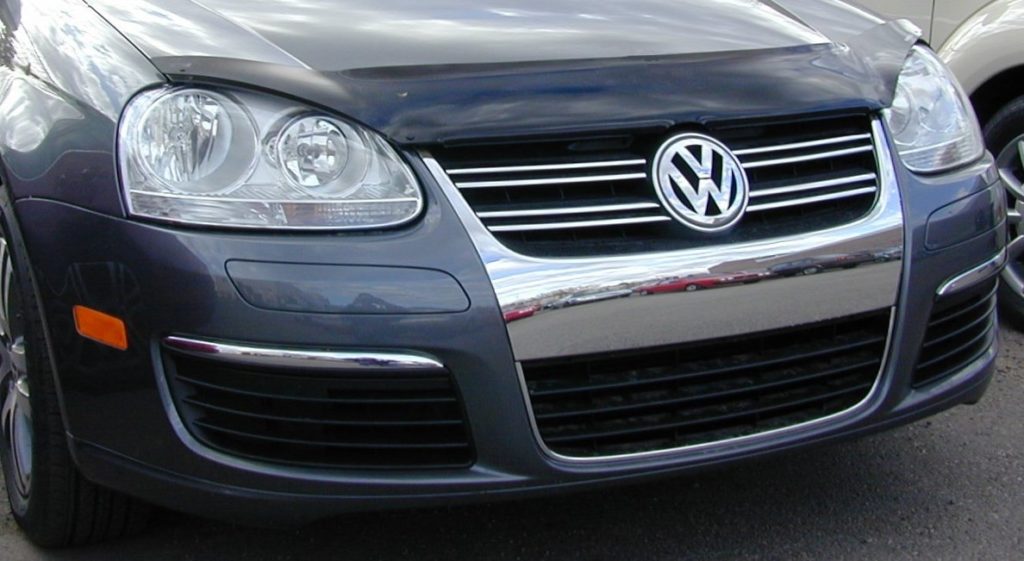 Volkswagen Jetta (20062010) FormFit Hood Protector